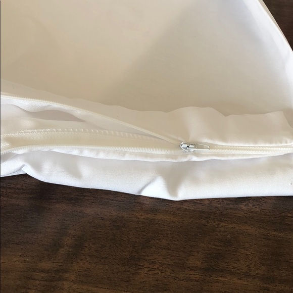 Pack of 12 - Queen Size White Pillow Protectors - Picture 2 of 6